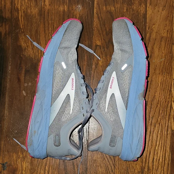 Brooks Women's Gray & Pink Running Shoes - Picture 2 of 10
